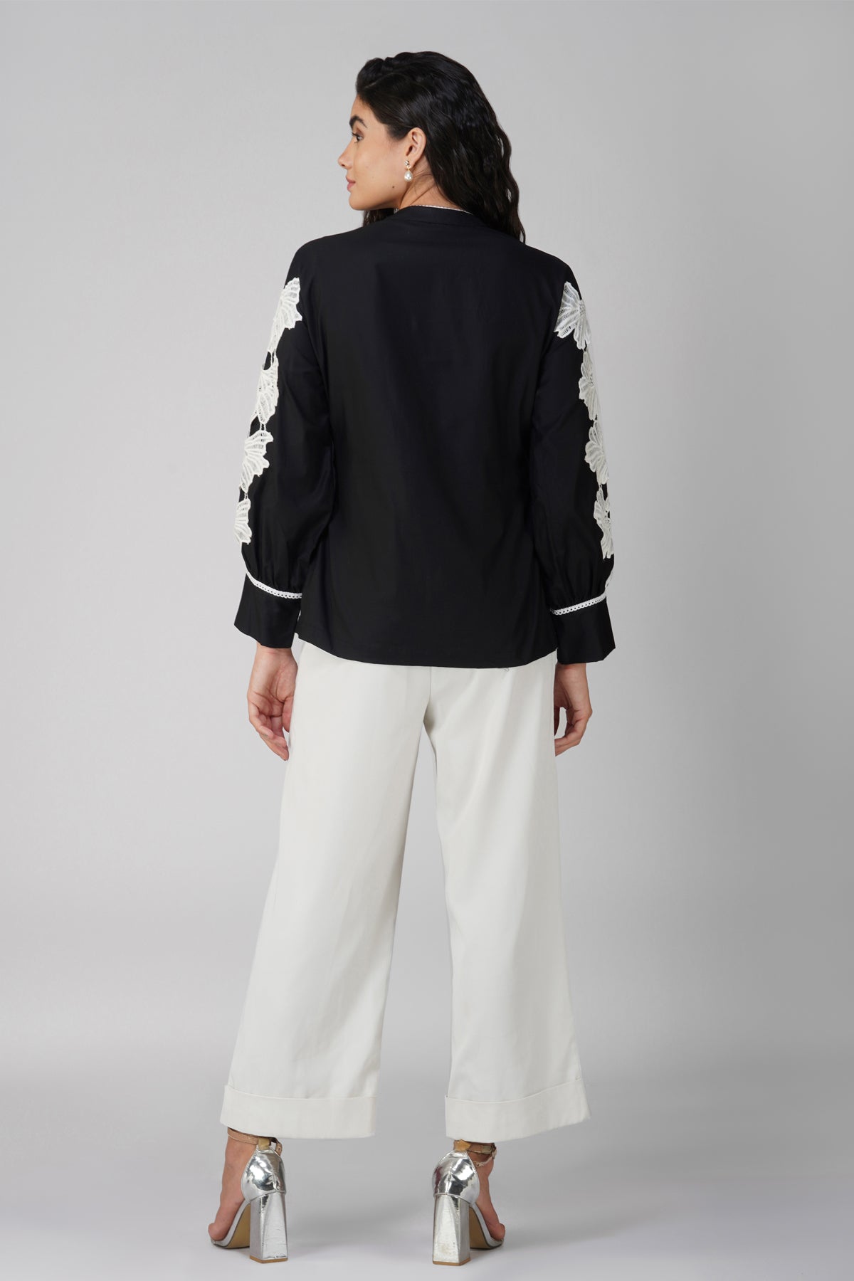 Black Poplin Shirt With Appliqué And Pearl (Mitali Wadhwa)